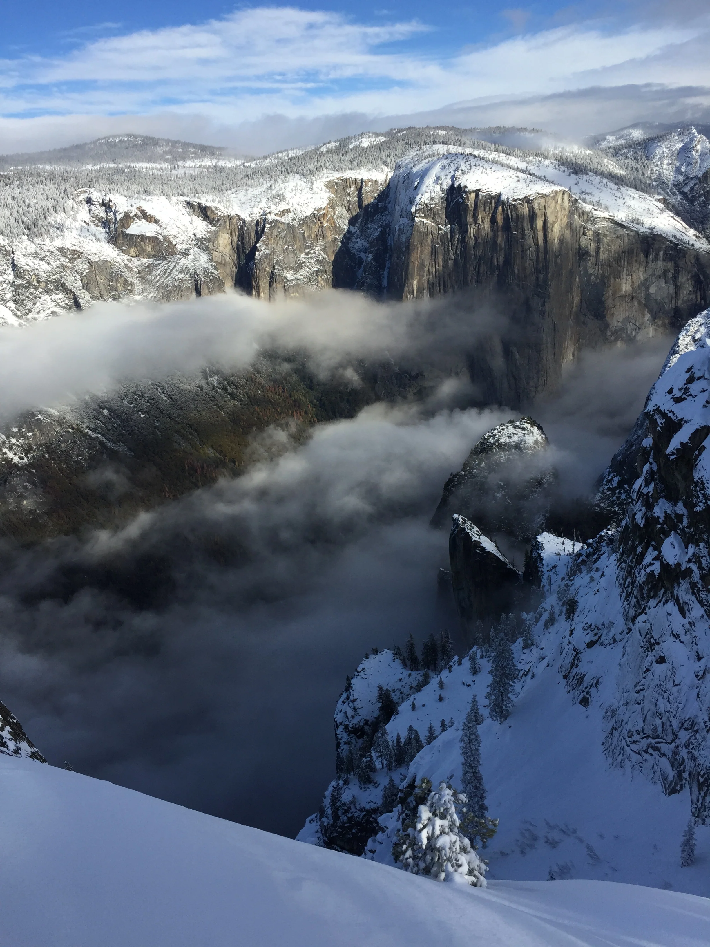 Snowshoeing Yosemite: Valley Overlook - Image 17